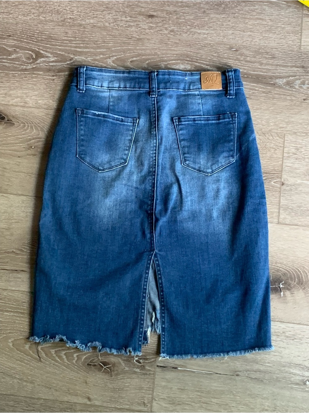 AQ Women’s Dark Blue Denim Fringe Hem Skirt Size M - Picture 2 of 7